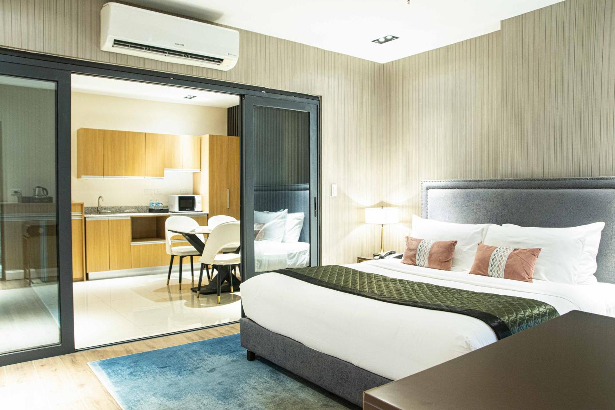 Noble Cebu Hotel Exterior photo